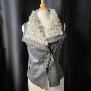 Ryu Gray Vest with Shearling Collar